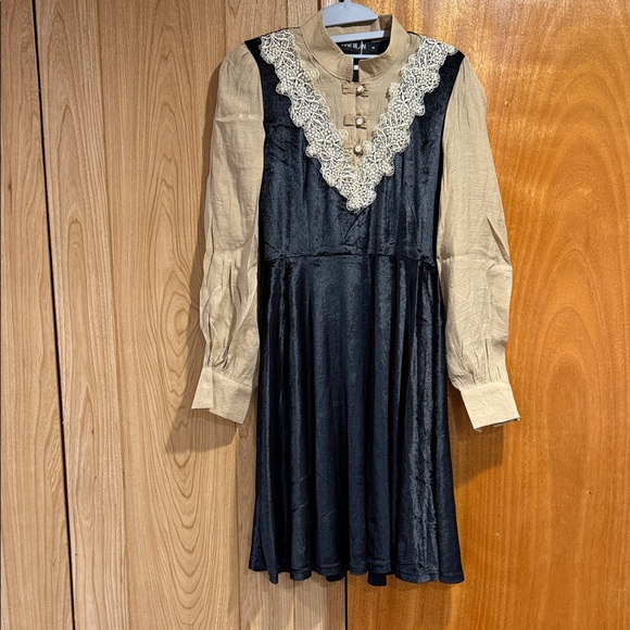 Kaimilan Dresses & Skirts - Kaimilan Long Sleeve Midi Dress